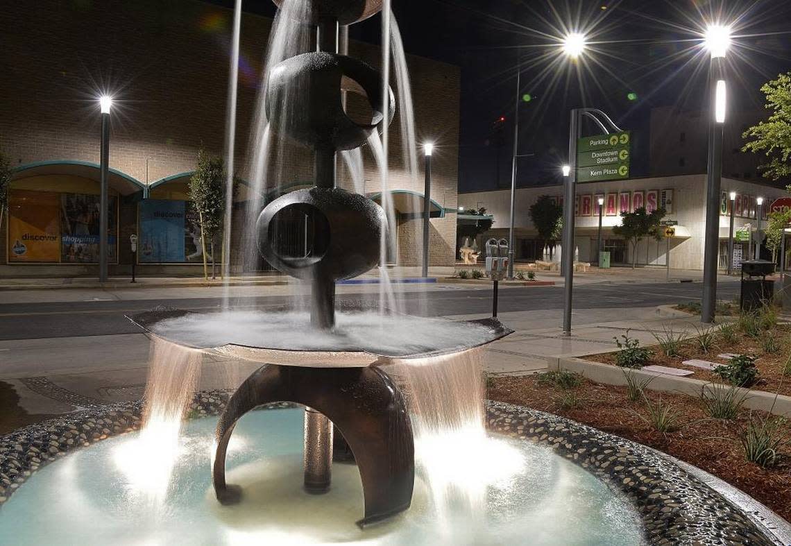 “Obos” is by Japanese-American sculptor George Tsutakawa and can be found near Fulton and Kern streets. His son Gerard Tsutakawa, also a sculptor, restored both this piece and “Aquarius Ovoid” as part of the Fulton Street Reconstruction Project.