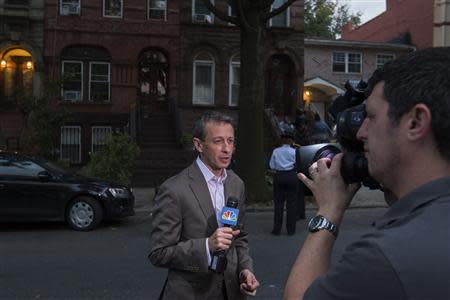 Members of the media work on the street outside of where Cathleen Alexis, mother of Aaron Alexis lives in New York, September 16, 2013. REUTERS/Lucas Jackson