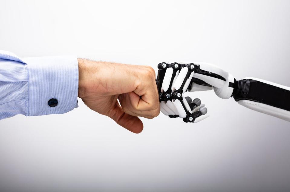 <a href="https://www.shutterstock.com/es/image-photo/human-hand-robot-making-fist-bump-1213583146" rel="nofollow noopener" target="_blank" data-ylk="slk:Shutterstock / Andrey_Popov;elm:context_link;itc:0;sec:content-canvas" class="link ">Shutterstock / Andrey_Popov</a>