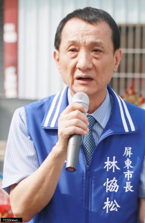 被外界質疑挺周春米的屏東市長林協松表示，現在又不是正式選舉，有必要分黨派嗎？ （記者陳真攝）