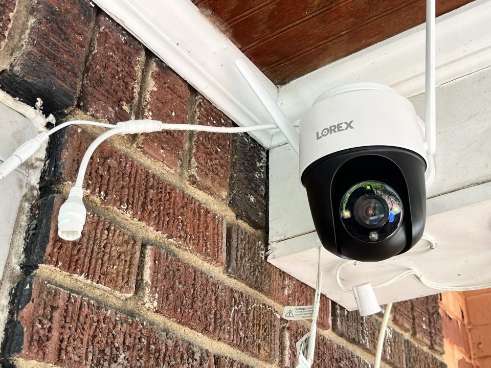 Lorex 2K Pan-Tilt Outdoor Security Camera Featured Image