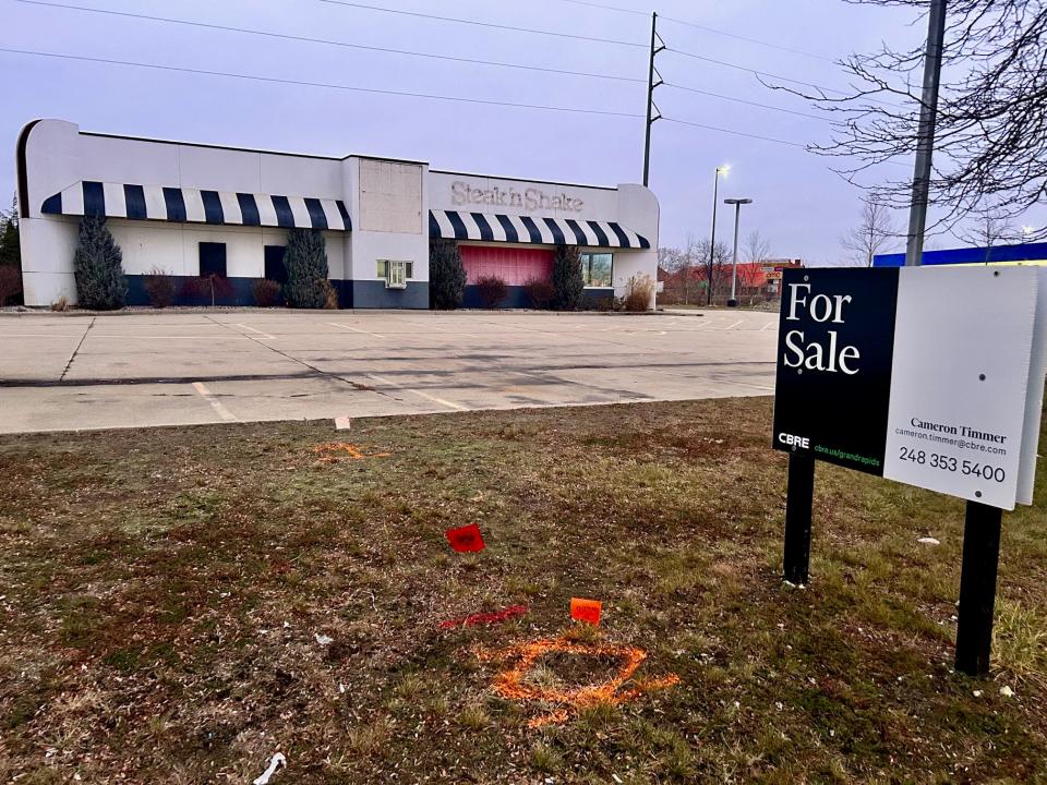 Despite rumors the former Steak ‘n Shake location on North Park Drive has been re-listed for sale, McAlister’s Deli representatives have confirmed they're still coming to Holland this fall.