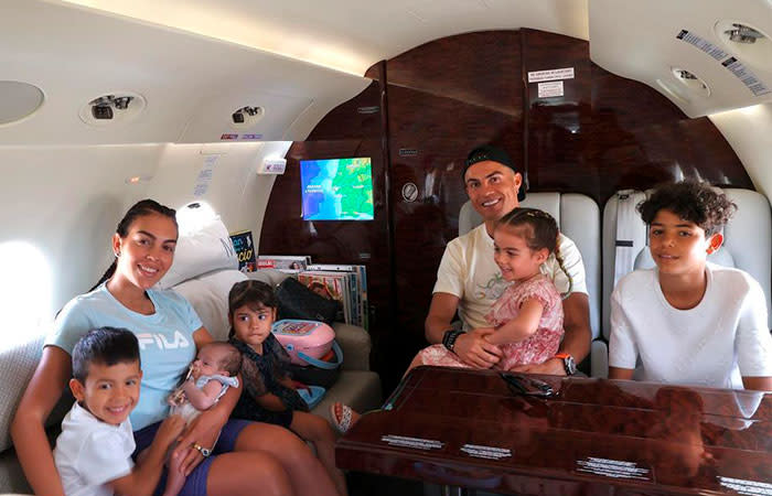 Cristiano Ronaldo y Georgina Rodríguez con su familia al completo