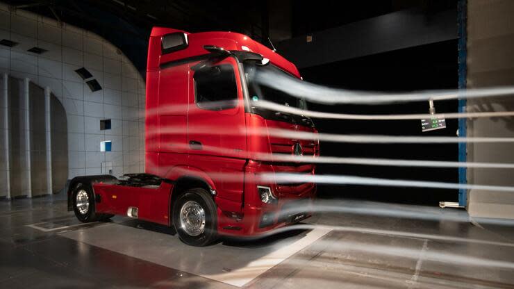 Daimler Trucks ist in Übersee stark positioniert. In Europa dagegen hat das Lastwagengeschäft aktuell nur noch einen Marktanteil von 19,3 Prozent. Foto: dpa