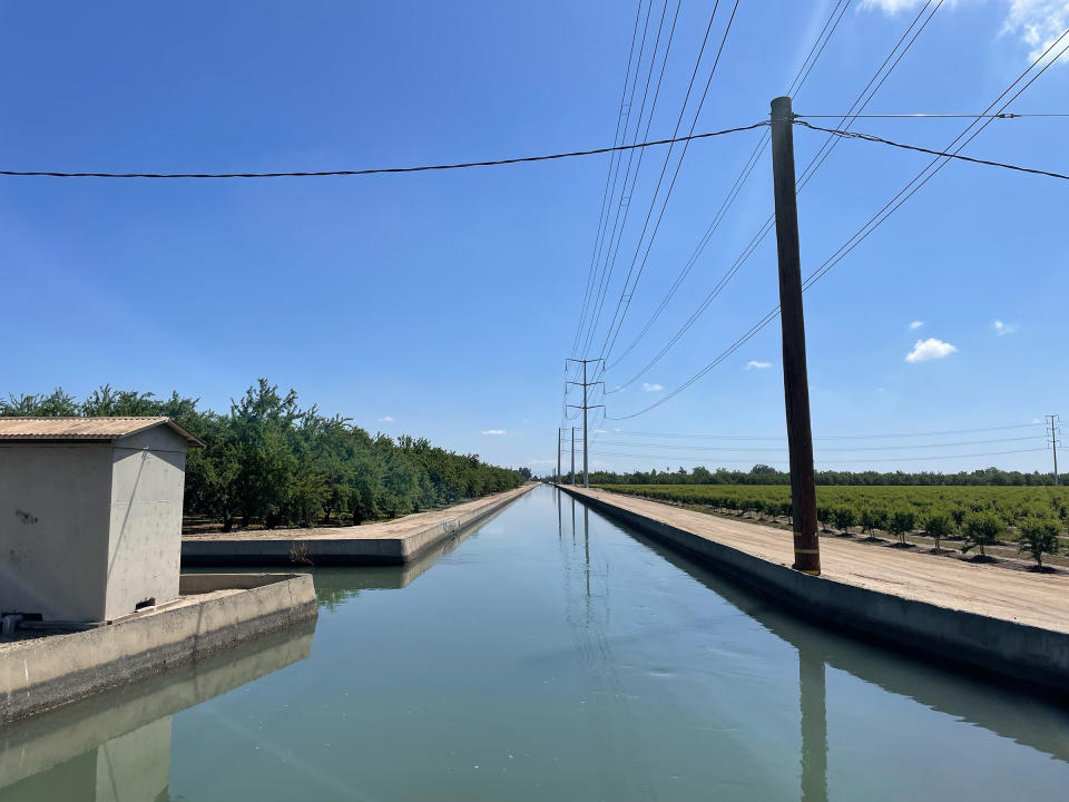 Narrow canal at site proposed for prototype in the Turlock Irrigation district.<span class="copyright">Hugh Kuhn</span>