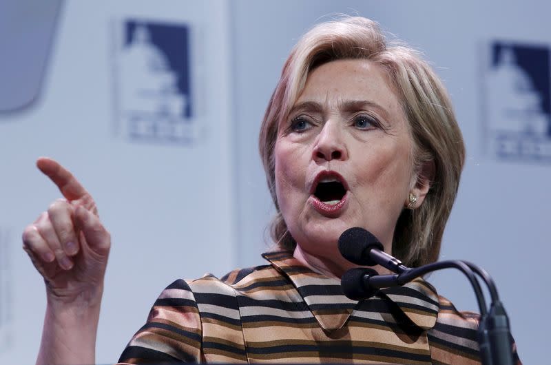 Democratic presidential candidate Hillary Clinton delivers remarks at the Congressional Hispanic Caucus Institute's 38th annual Awards Gala in Washington  October 8, 2015. REUTERS/Yuri Gripas 