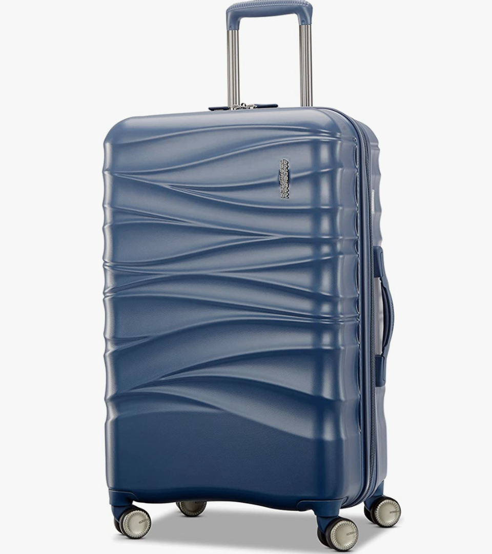 American Tourister 20-inch Spinner. (PHOTO: Amazon Singapore)