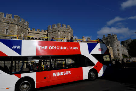 A tour bus passes Windsor Castle a day ahead of the royal wedding between Princess Eugenie and Jack Brooksbank in Windsor, Britain, October 11, 2018. REUTERS/Toby Melville