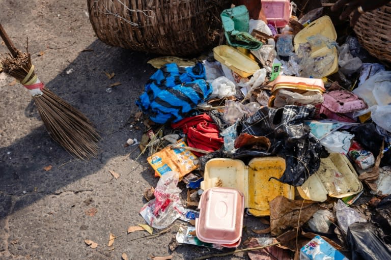 Lagos State Waste Management Authority (LAWMA) staff cleans up piled up waste from the road side at Ikoyi in Lagos on January 2024 (Benson Ibeabuchi)