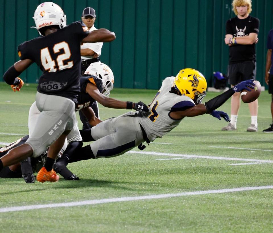 Lamar wide receiver Trenton Yancey (14) stretches for a touchdown in the second half of a UIL high football game at Choctaw Stadium in Arlington, Texas, Thursday, Oct. 26, 2023. Bowie defeated Lamar 31-29. With the win Bowie clinched their playoff berth. (Special to the Star-Telegram Bob Booth)