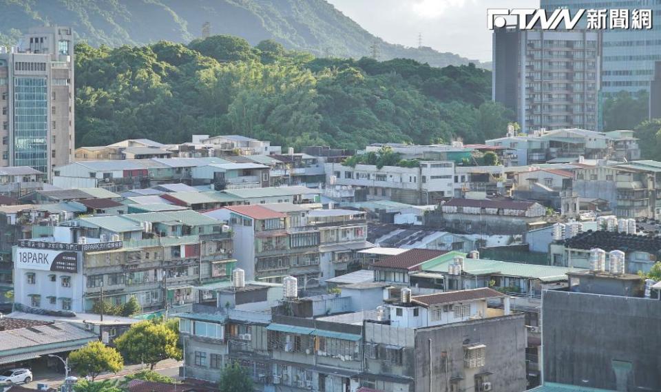 考量近期房市交易火熱，央行祭出第6波選擇性信用管制，針對六都及新竹縣市，調降自然人第2戶購屋貸款最高成數上限為6成。（圖／資料照）