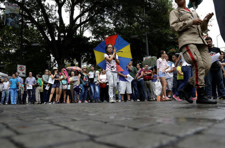 Venezuelan citizens wait in line at a polling station during a nationwide election for new governors in Caracas, Venezuela, October 15, 2017. REUTERS/Ricardo Moraes