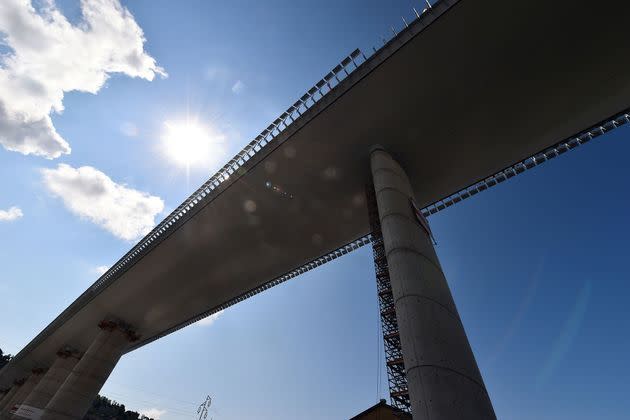 <p>Le nouveau pont autoroutier de Gênes, en Italie. </p>