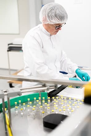 嬌生集團武漢肺炎疫苗可望獲得美國FDA批准使用，該公司在荷蘭的工廠正緊鑼密鼓備戰中。   圖：翻攝自嬌生官網