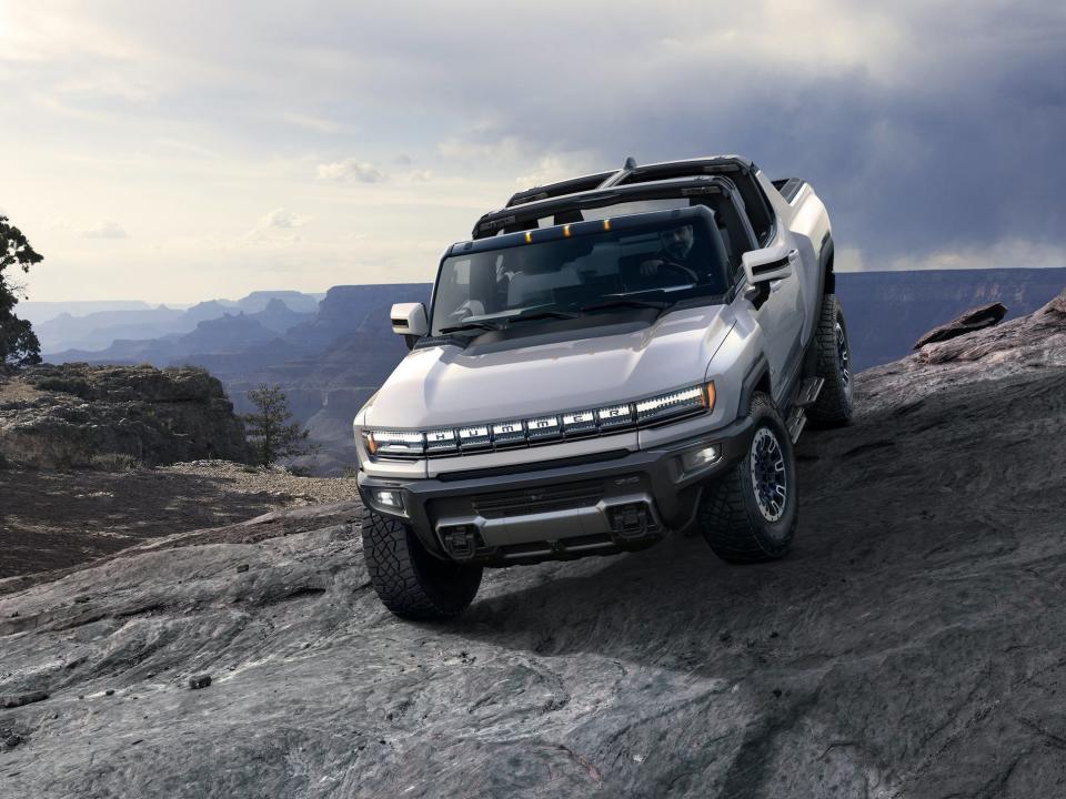 2022 GMC HUMMER EV 001