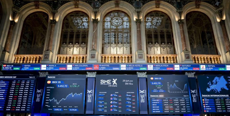 El Ibex 35 choca con el techo de los 9.900 puntos en una jornada huérfana de Wall Street