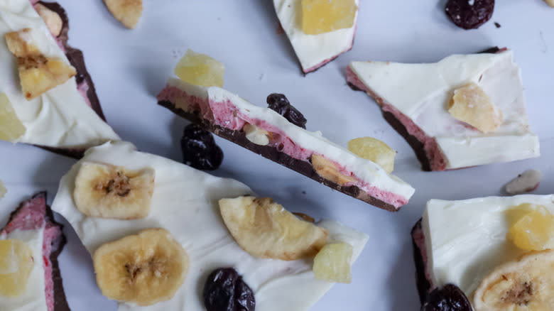 candy bark with dried bananas