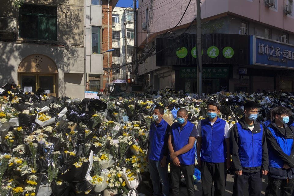 民眾自發到李克強故居獻花致哀。（圖／美聯社）