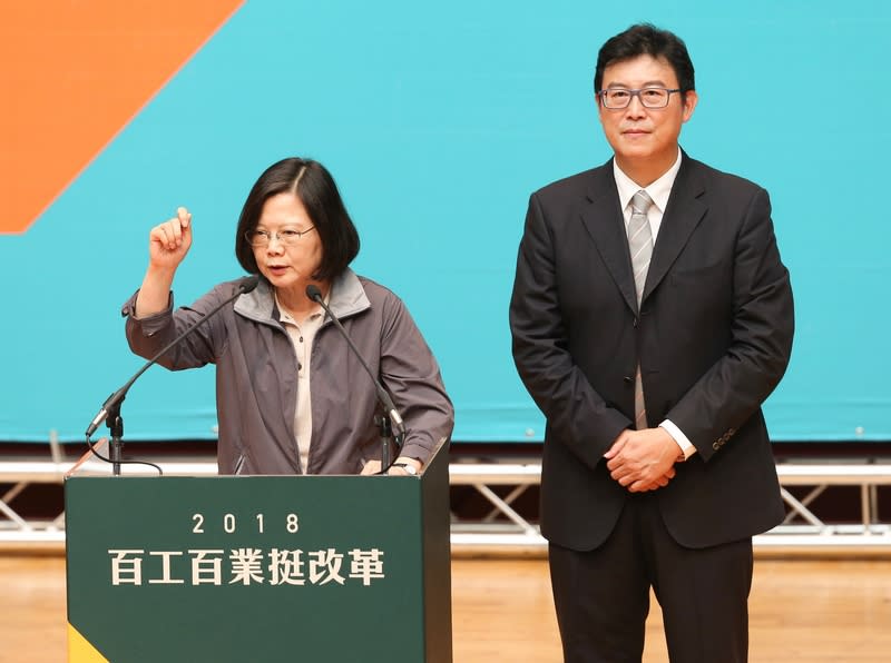 身兼民進黨主席的總統蔡英文（左）與台北市長參選人姚文智（右），圖片來源：中央社