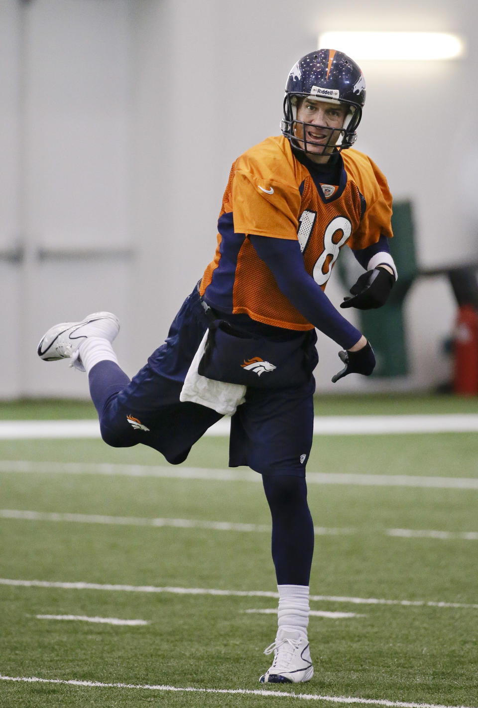 Denver Broncos quarterback Peyton Manning passes during practice Thursday, Jan. 30, 2014, in Florham Park, N.J. The Broncos are scheduled to play the Seattle Seahawks in the NFL Super Bowl XLVIII football game Sunday, Feb. 2, in East Rutherford, N.J. (AP Photo)