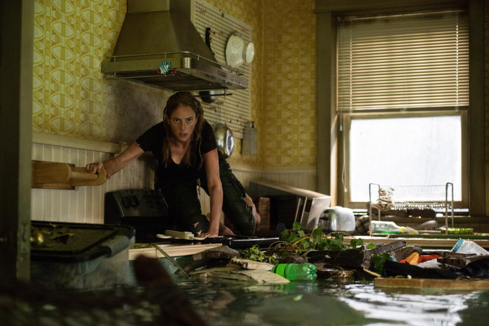 Kaya Scodelario deals with rising flood water in 'Crawl'. (Credit: Paramount)