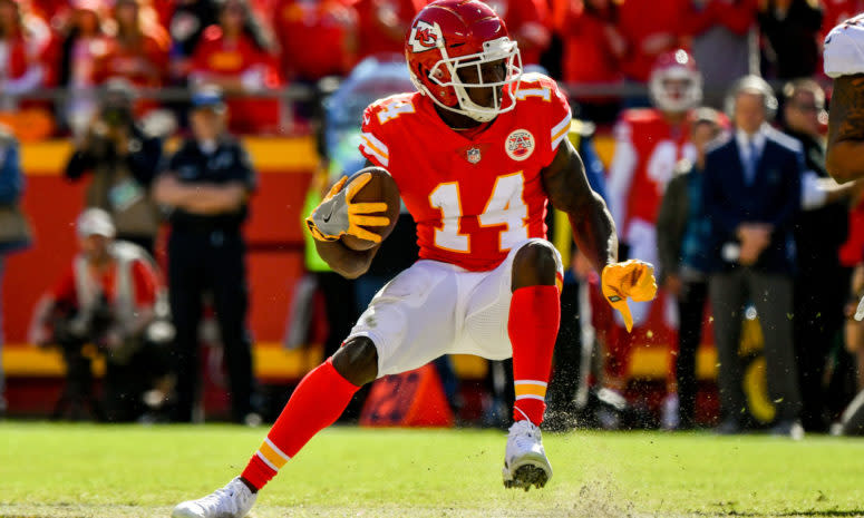 Kansas City Chiefs WR Sammy Watkins makes a move after catching a pass.