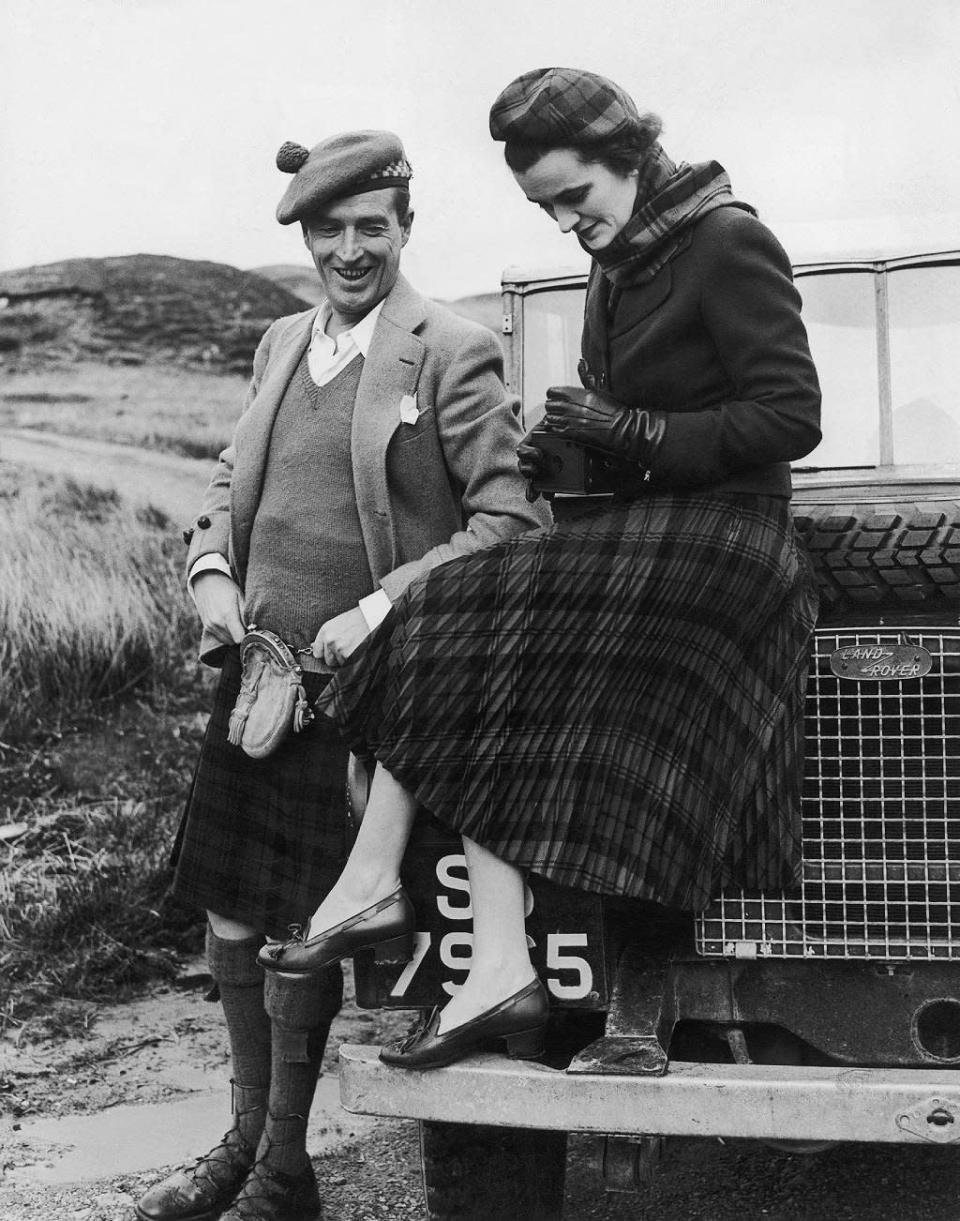 Ian Campbell, und&#xe9;cimo duque de Argyll y Margaret Campbell, duquesa de Argyll en Escocia en 1952.