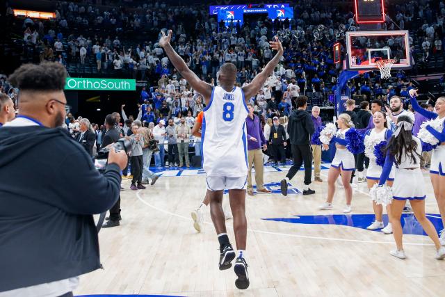 Clemson basketball loses for first time this season with 79-77 setback at  Memphis - Yahoo Sports