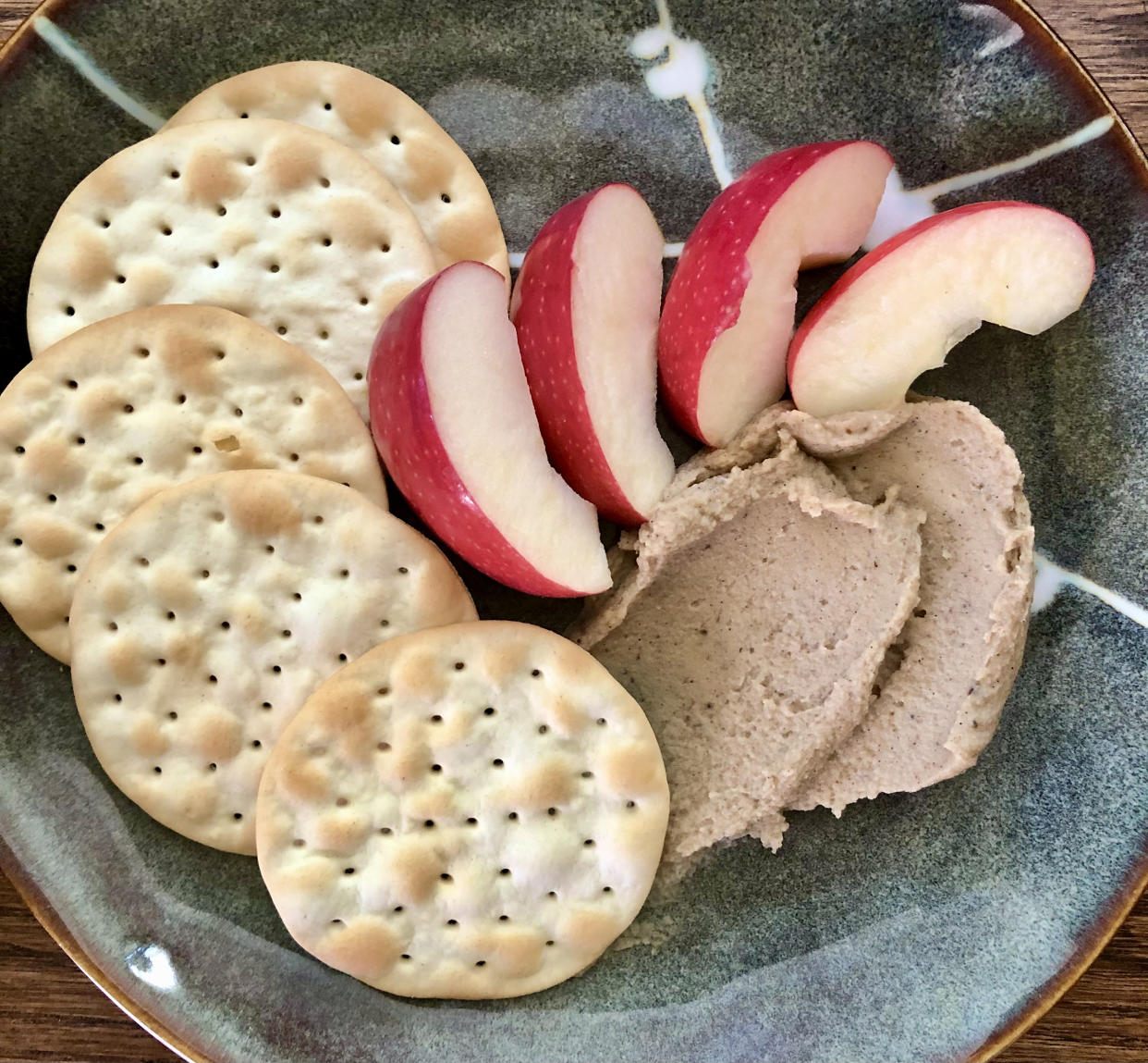 Pairing dessert hummus with other nutritious, lower-calorie components makes for balanced snacking. (Heather Martin)