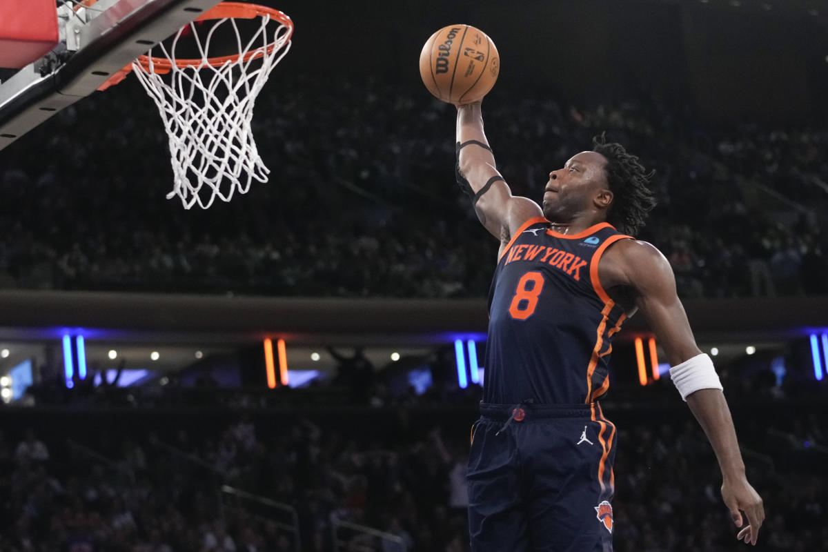 OG Anunoby plays in Knicks' win vs. Kings after latest elbow scare