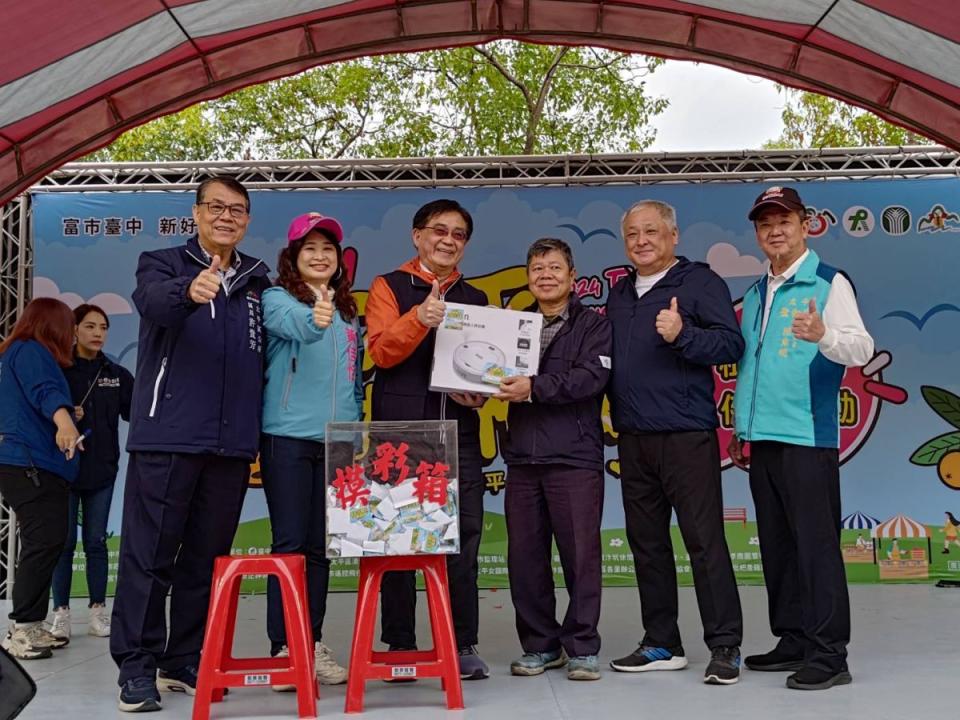 台中太平枇杷親子健行，周末熱鬧舉行。（圖：太平區公所提供）