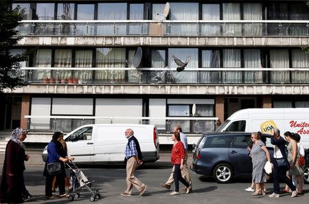 Tourists visit the Brussels district of Molenbeek during a guided tour showing off the area's manufacturing heritage, diverse population and lively market, Belgium, August 14, 2016. REUTERS/Francois Lenoir