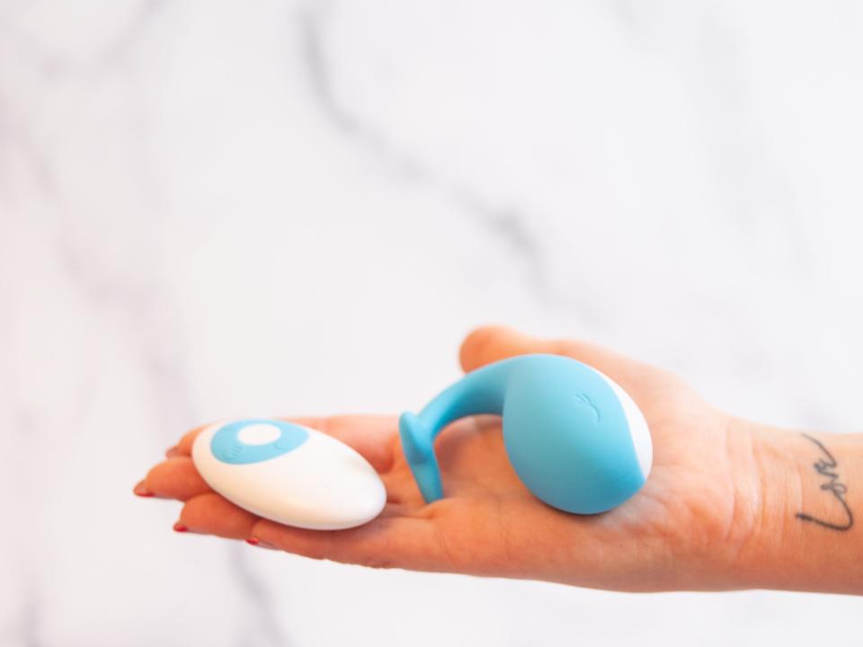 Doris Love Egg Whale vibrator by Emojibator