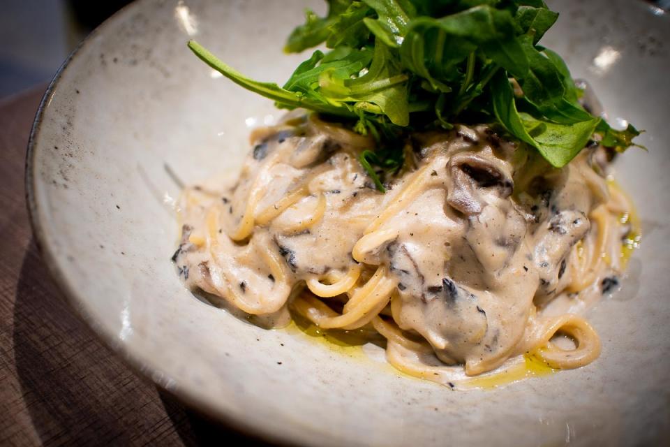 Creamy Mushroom Pasta (PHOTO: Zat Astha/Yahoo Lifestyle SEA)