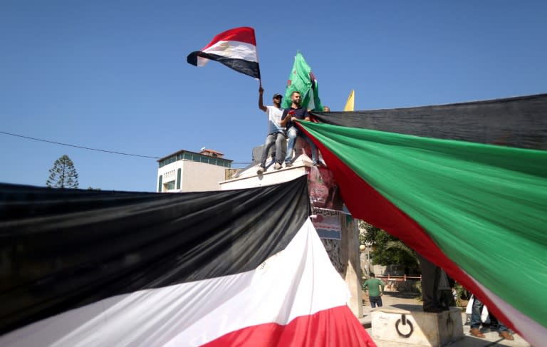 Palestinians celebrate after the landamrk reconciliation agreement between Hamas and Fatah was reached on October 12, 2017