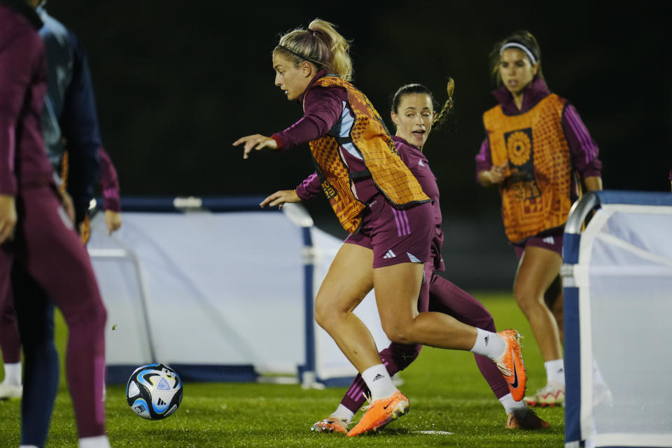 Spain's Alexia Putellas, center, takes part in drills during a FIFA Women's World Cup team practice at Waitakere Stadium in Auckland, New Zealand, Friday, Aug. 4, 2023. (AP Photo/Abbie Parr)