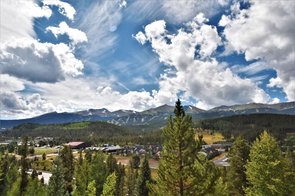 The property includes panoramic mountain views and high-end construction, including $46,000 worth of quartz and Sonos surround sound throughout the home. Photo credit: Summit Luxury Estates.