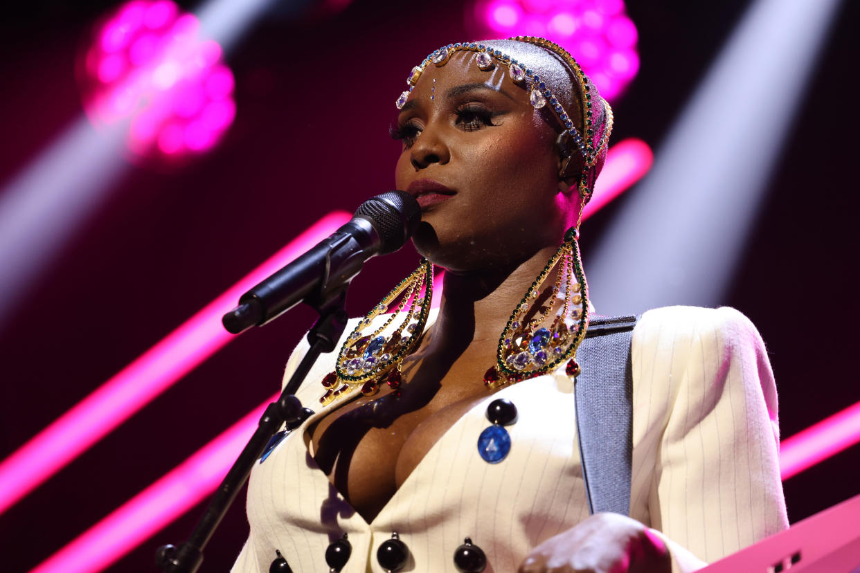 LONDON, ENGLAND - SEPTEMBER 09: (EDITORIAL USE ONLY IN RELATION TO EVENT)  Laura Mvula onstage during the Hyundai Mercury Music Prize 2021 at the Eventim Apollo, Hammersmith on September 09, 2021 in London, England. (Photo by JMEnternational/Getty Images)