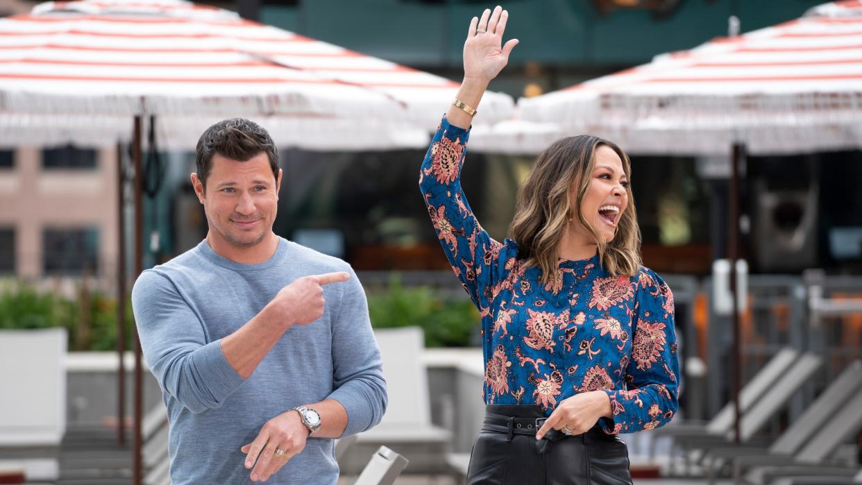  Nick and Vanessa Lachey outside in The Ultimatum: Marry Me or Move On 