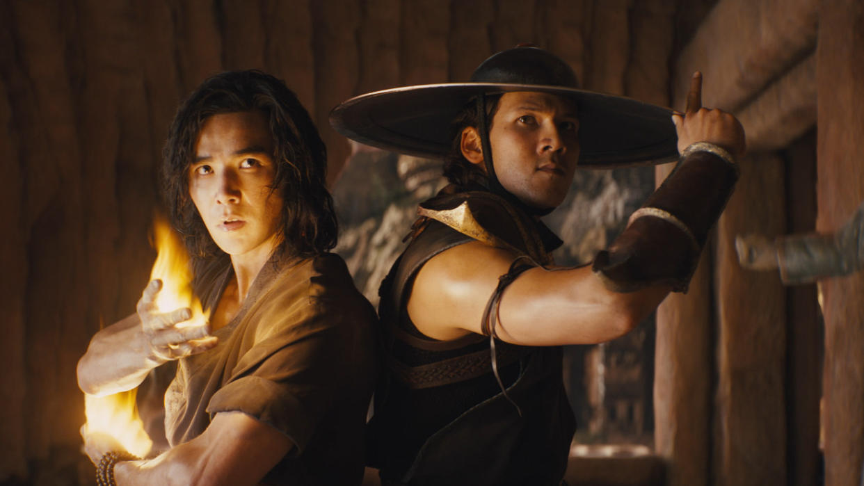  Ludi Lin's Liu Kang & Max Haung's Kung Lau prepare for battle. 