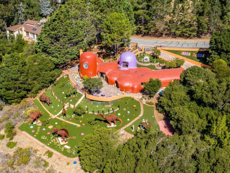 'Flintstone' house prompts lawsuit from angry neighbours