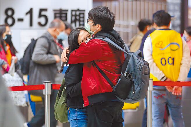 長達7天的農曆春節假期今（10）日開始，氣象局表示，今天小年夜到明（11）日除夕上半天受鋒面影響，易有瞬間大雨或雷雨等劇烈天氣。（黃世麒攝）