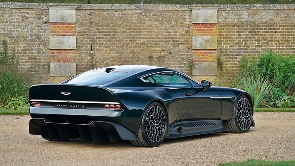 ASTON MARTIN打造品牌史上性能最強手排超跑Aston Martin Victor