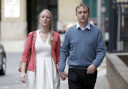 Former trader Tom Hayes and his wife Sarah arrive at Southwark Crown Court in London, Britain August 3, 2015. REUTERS/Peter Nicholls