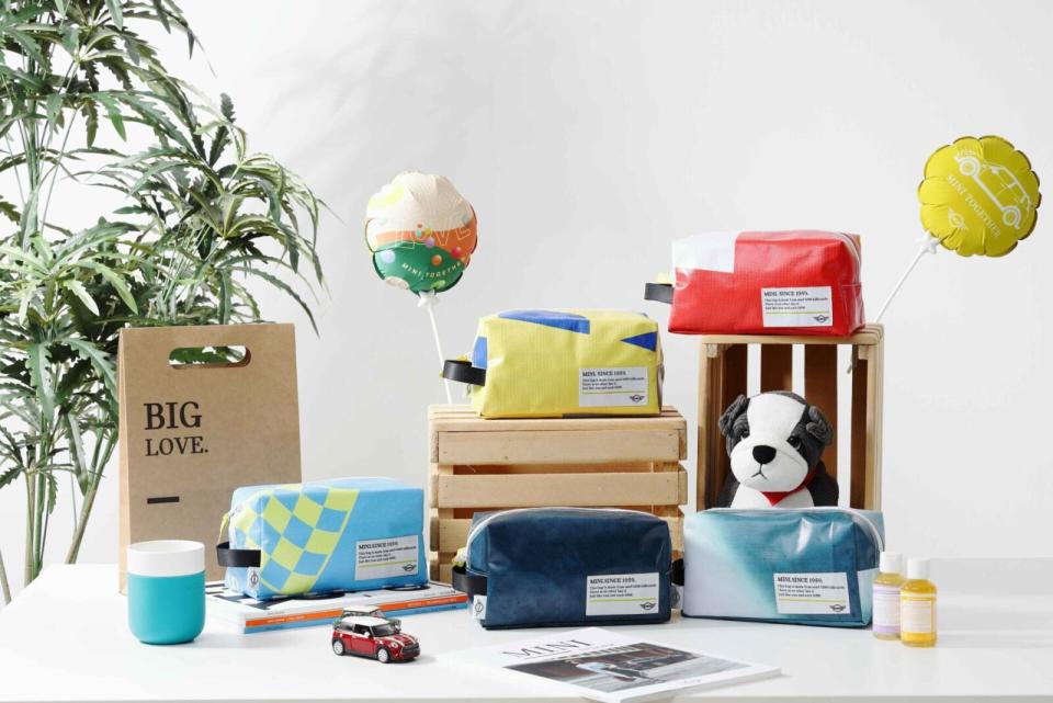 MINI總代理汎德運用集團行銷活動中使用過的帆布，再製成獨一無二的環保旅用盥洗包，讓廢棄物重獲新生，展現BIG-LOVE-FOR-THE-PLANET的品牌理念。