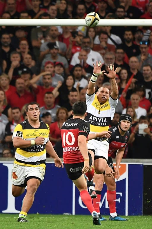 RC Toulon player Anthony Belleau (C) kicks the ball during the French Top 14 rugby union match between RC Toulon and La Rochelle, on May 26, 2017 at the Velodrome stadium in Marseille, southern France