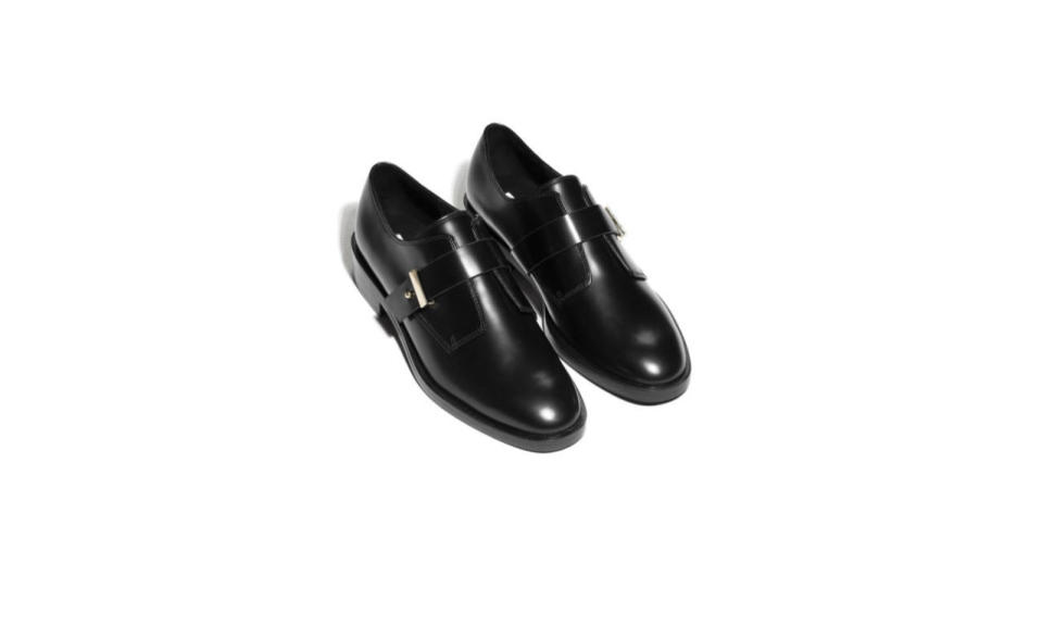 <p>& Other Stories Monk Strap Leather Flats, <a href="http://www.stories.com/us/Shoes/All_shoes/Monk_Strap_Leather_Flats/590763-101830121.1" rel="nofollow noopener" target="_blank" data-ylk="slk:$195, & Other Stories;elm:context_link;itc:0;sec:content-canvas" class="link ">$195, & Other Stories</a></p>