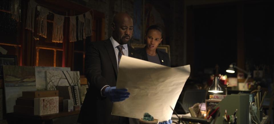 The Night Agent. (L to R) D.B. Woodside as Erik, Fola Evans-Akingbola as Chelsea Arrington in episode 106 of The Night Agent. Cr. Courtesy of Netflix © 2023