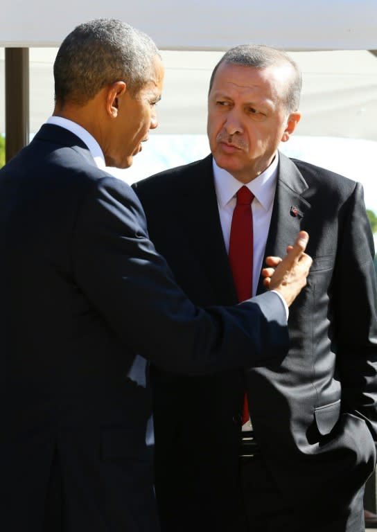 Turkish President Recep Tayyip Erdogan (R) speaks with US President Barack Obama during a bilateral meeting on the sidelines of the G20 Summit on November 15, 2015 in Antalya