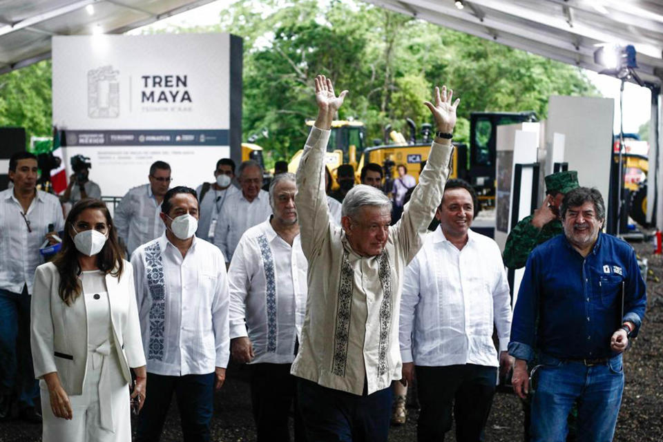 Andrés Manuel López Obrador, encabeza el banderazo de salida para el inicio de la construcción del Tren Maya en el tramo de Izamal-Cancún, este lunes 1 de junio de 2020. Foto: Agencia EL UNIVERSAL/Diego Simón Sánchez/RDB.